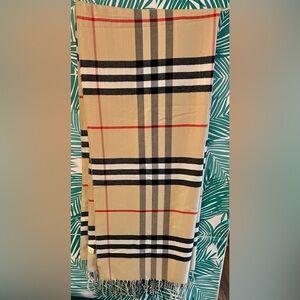Burberry scarf 80% wool 20% cashmere made in Scotland